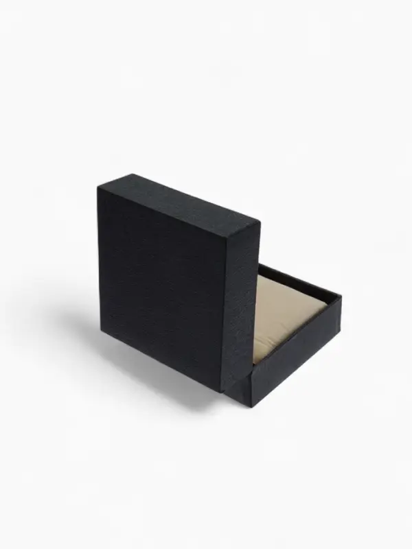 Коробка для часов из экокожи, чёрная, 10×10×6 см, вставка бежевая