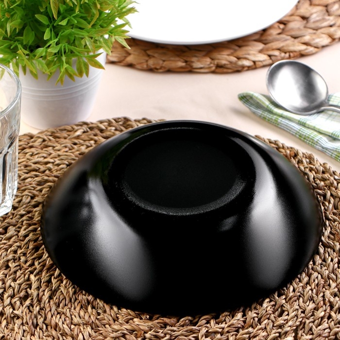 Тарелка глубокая DIANA, d=20 см, цвет чёрный Тарелка глубокая DIANA, d=20 см, цвет чёрный