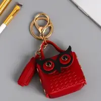 Брелок кожзам с карабином, с кистью "Сумочка. Сова" бордо 5,2х2,5х6 см Брелок кожзам с карабином, с кистью "Сумочка. Сова" бордо 5,2х2,5х6 см