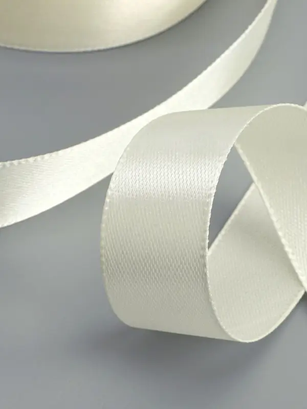 Лента атласная, 20 мм, 23&plusmn;1 м, нежно-бежевая №02