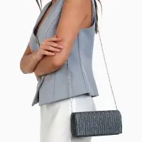 Сумка-клатч женская вечерняя на магните, на длинной цепочке, блестящая, серебристая