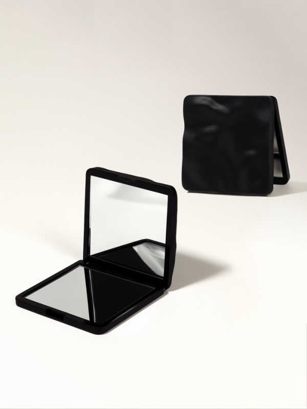 Зеркало складное квад (2) с/увел 7*7 см ВОЛНА матовый черный пакет QF Зеркало складное квад (2) с/увел 7*7 см ВОЛНА матовый черный пакет QF