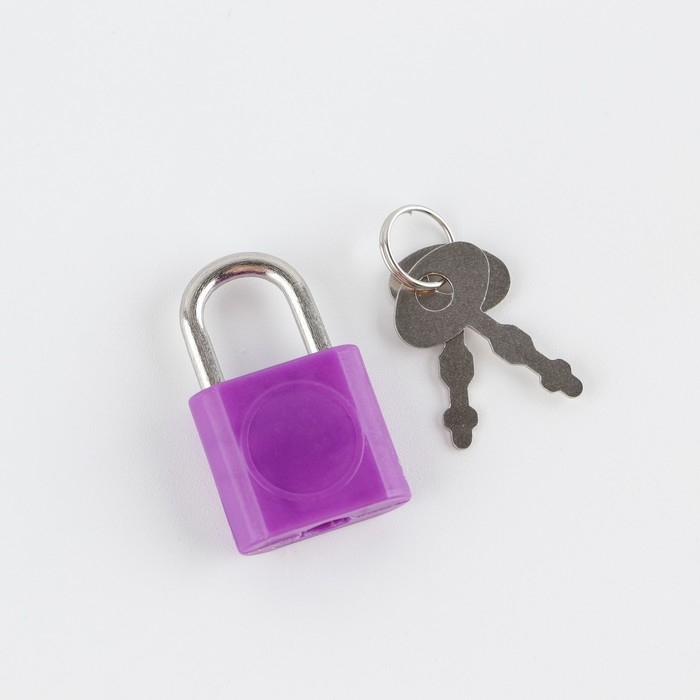 Анкета на замочке, в твердой обложке А6, 40 листов «Мои школьные друзья» Анкета на замочке, в твердой обложке А6, 40 листов «Мои школьные друзья»