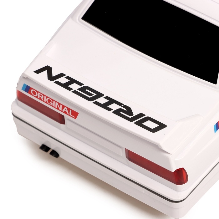 Машинка на пульте управления «Легенда Дрифта», радиоуправление, полный привод, 40 км/ч, 2 комплекта колёс, 1:16, цвет белый Машинка на пульте управления «Легенда Дрифта», радиоуправление, полный привод, 40 км/ч, 2 комплекта колёс, 1:16, цвет белый