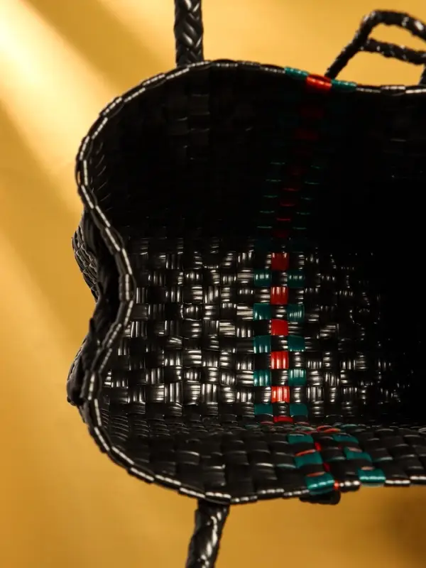 Сумка плетёная пластиковая 23х11х30 см, цв. чёрный Сумка плетёная пластиковая 23х11х30 см, цв. чёрный