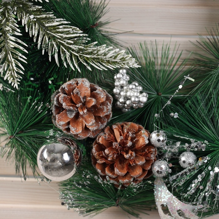 Венок новогодний d-40 см  Венок новогодний d-40 см "Фестиваль блеска" ягодки шишки шарики