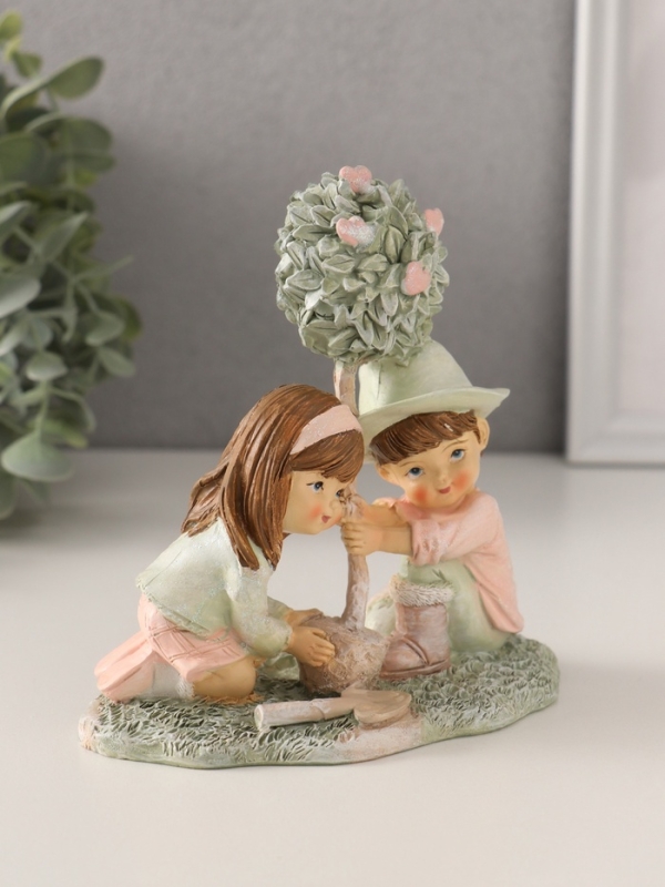 Сувенир полистоун  Сувенир полистоун "Малыши садят деревце" розово-зелёный 13х7х13 см