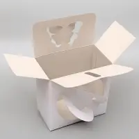 Коробка под торт без печати &laquo;Бабочка&raquo; 1 кг, белая, с ручками, 21&times;21&times;12 см