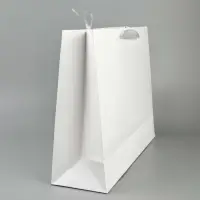 Пакет подарочный &laquo;Новогодний подарок&raquo;, тиснение, с ёлочной игрушкой, 31&times;40&times;11 см