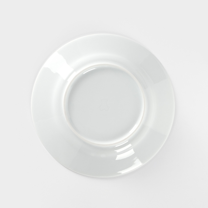 Тарелка фарфоровая «Лесовичок», d=20 см, рисунок микс, цвет белый Тарелка фарфоровая «Лесовичок», d=20 см, рисунок микс, цвет белый