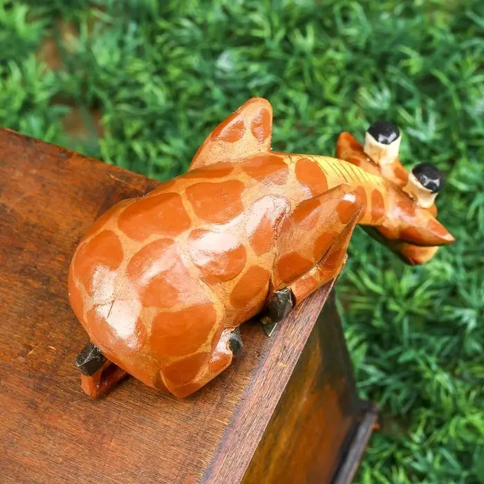 Сувенир &laquo;Жираф Стёпа подглядывает&raquo;, 14&times;14&times;5 см, дерево