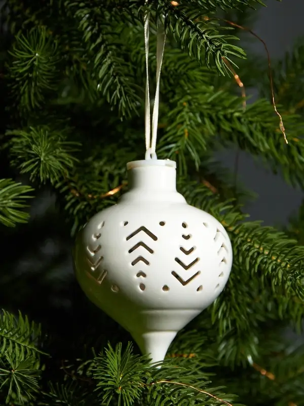 Ёлочный шар с подсветкой &laquo;Орнамент&raquo;, 10.7&times;8.5&times;8.5 см, 1 LED, керамика, от батареек LR44&times;3, керамика, свечение тёплое белое