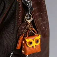 Брелок кожзам с карабином, с кистью "Сумочка. Сова" карамель 5,2х2,5х6 см Брелок кожзам с карабином, с кистью "Сумочка. Сова" карамель 5,2х2,5х6 см