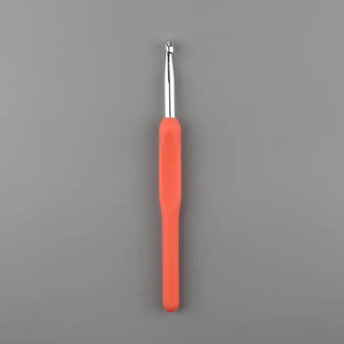 Крючок для вязания, с пластиковой ручкой, d = 6 мм, 14 см, цвет розовый