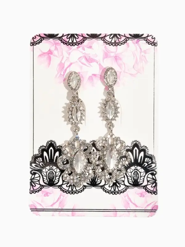 Серьги клипсы для ушей висячие со стразами QF &laquo;Ажур&raquo;, белые в серебре