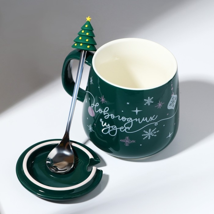 Новый год. Кружка керамическая с ложкой &laquo;Новогодних чудес&raquo;, 350 мл, цвет зелёный