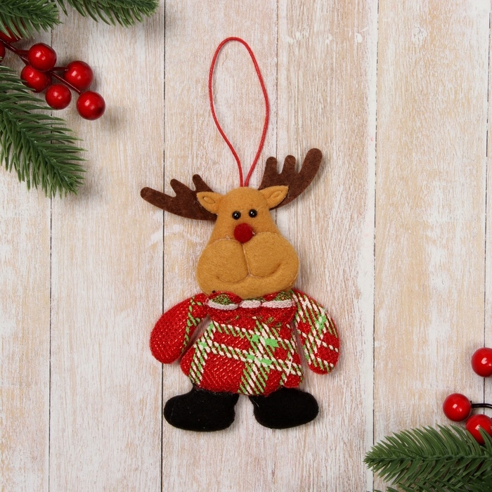 Мягкая подвеска Мягкая подвеска "Олень в клетчатом костюме" 7х9 см, красный