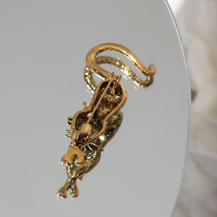 Брошь «Кошка грациозная», цвет зелёный в чернёном золоте Брошь «Кошка грациозная», цвет зелёный в чернёном золоте