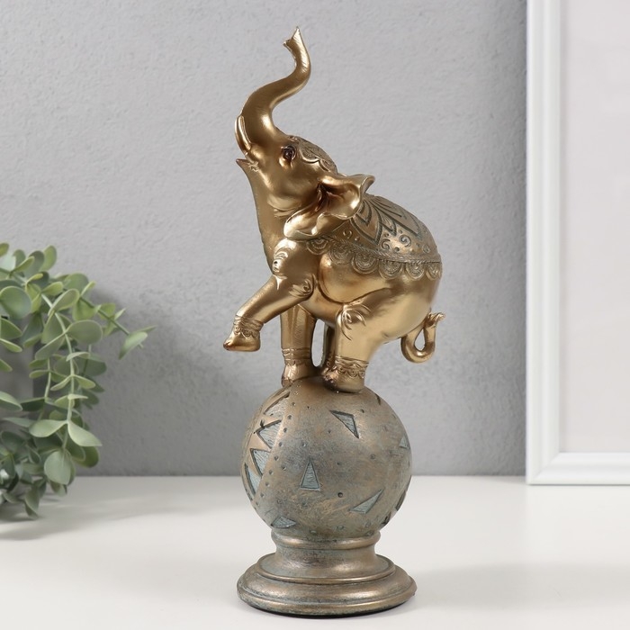 Сувенир полистоун Сувенир полистоун "Слон на шаре с узорами" бронза с патиной 9,5х8х25,5 см