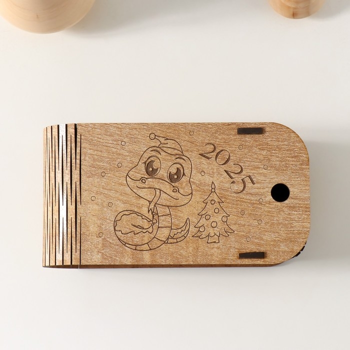 Новогодняя шкатулка  Новогодняя шкатулка "Змея. У ёлочки" 13х7х4