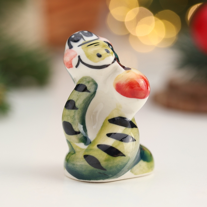 Новый год. Сувенир символ года Новый год. Сувенир символ года "Змея с яблоком", гжель, цвет, 5.5х4 см