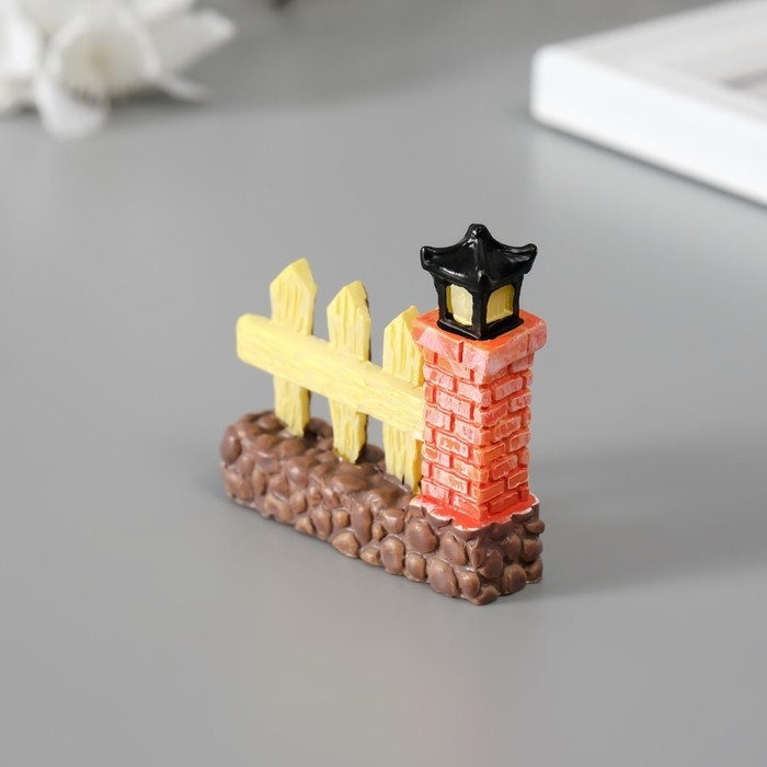 Фигурка для флорариума полистоун  Фигурка для флорариума полистоун "Забор с фонариком" 4,4х4,7 см