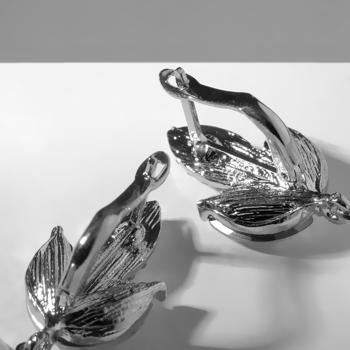 Серьги с жемчугом «Грейс» листья, цвет белый в серебре Серьги с жемчугом «Грейс» листья, цвет белый в серебре