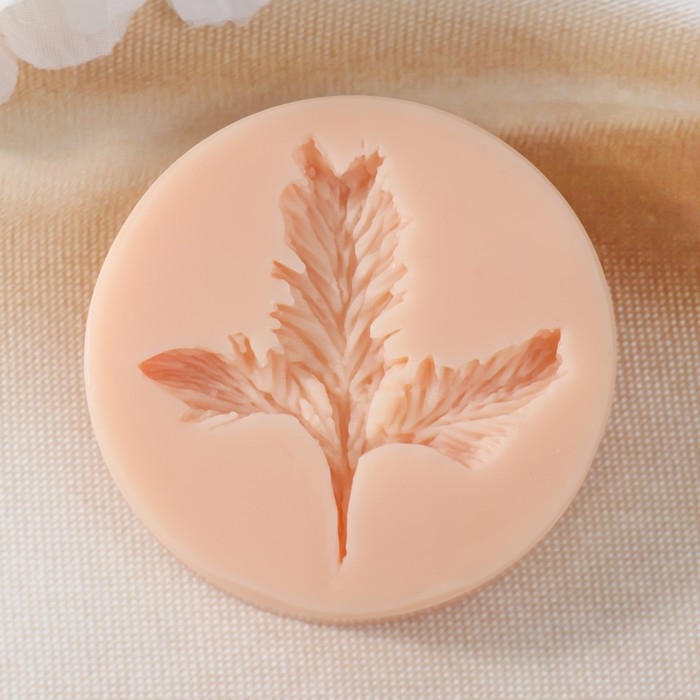 Новогодний молд силикон Новогодний молд силикон "Ветка пихты" 5,3х5,2х0,4 см