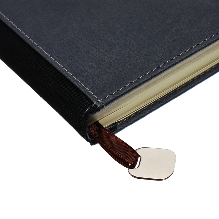 Ежедневник недатированный А5, 140л, клетка, к/зам, с ручкой, в подар. короб., Серый Ежедневник недатированный А5, 140л, клетка, к/зам, с ручкой, в подар. короб., Серый