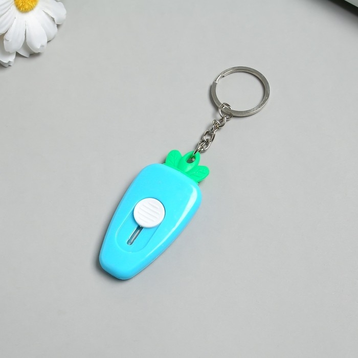 Брелок пластик канцелярский нож Брелок пластик канцелярский нож "Морковка" МИКС 3х0,5х7 см