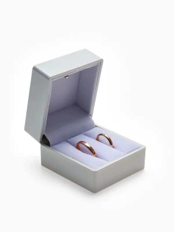 Футляр с подсветкой для 2 колец Футляр с подсветкой для 2 колец "Романтика",6*6*5 см, цвет белый