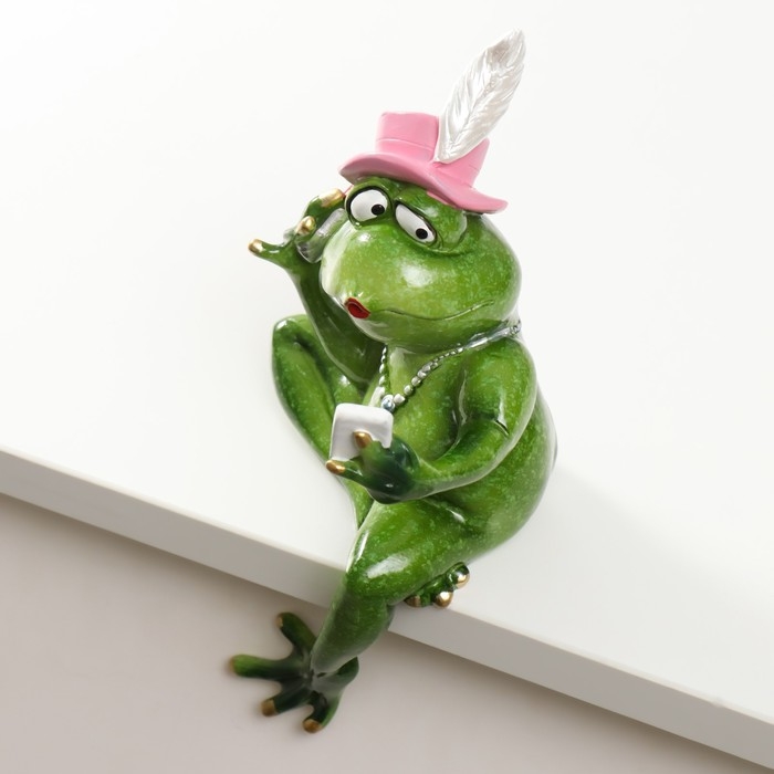 Сувенир полистоун лак на полку Сувенир полистоун лак на полку "Лягуха - модница" 21х10х6,5 см