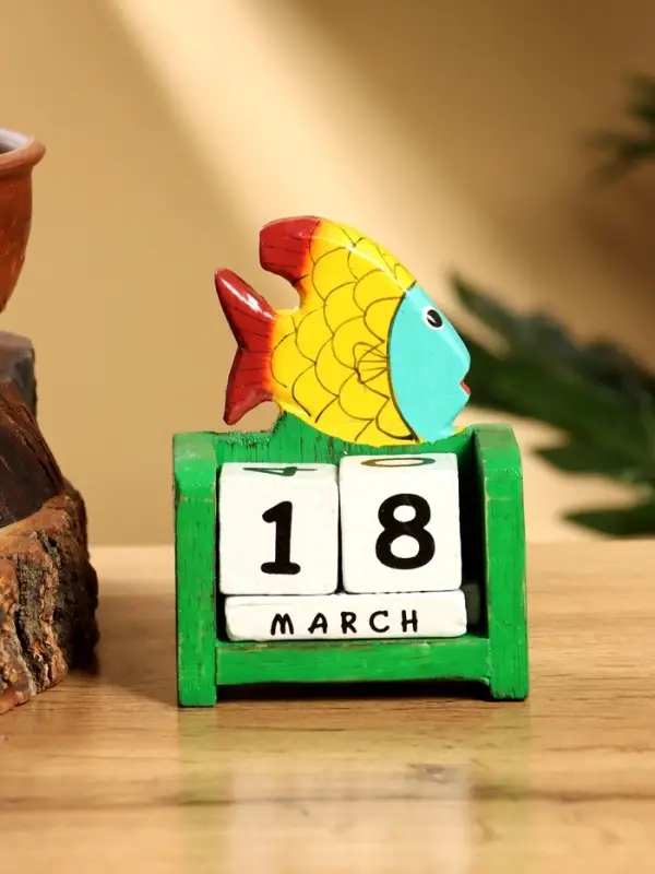 Календарь настольный "Рыбка" дерево 7х4х9 см, цв. зелёный