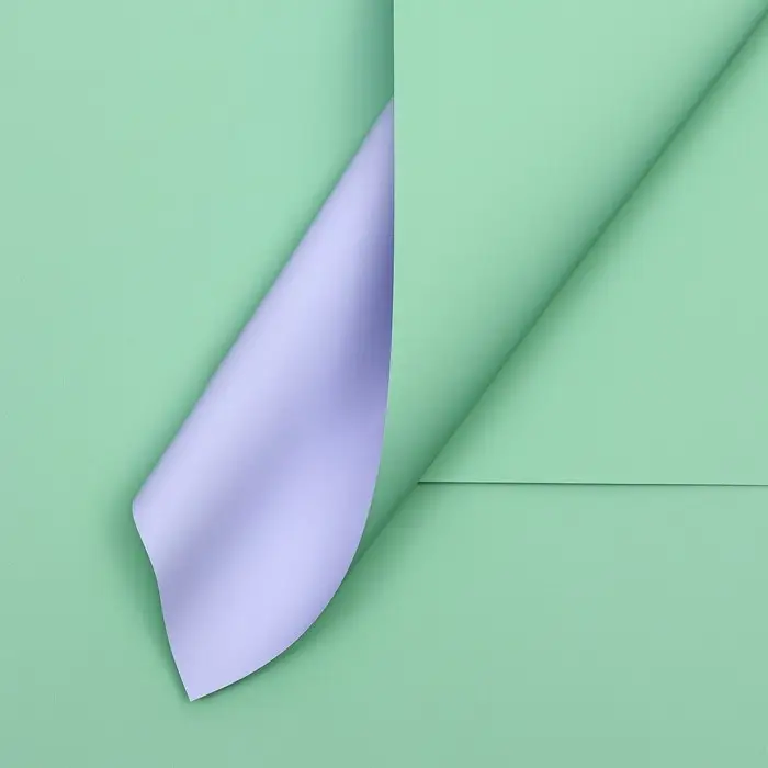 Пленка для цветов матовая, зелёный - голубой, 56×57 см Пленка для цветов матовая, зелёный - голубой, 56×57 см