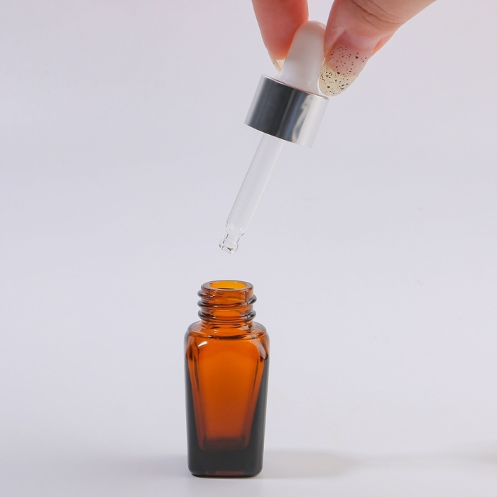 Бутылочка стеклянная для хранения с пипеткой, 10 мл, цвет коричневый/белый Бутылочка стеклянная для хранения с пипеткой, 10 мл, цвет коричневый/белый