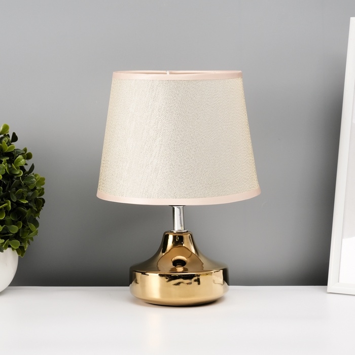 Настольная лампа с абажуром RISALUX «Блеск», 1×40 Вт, Е27, 17×17×24 см Настольная лампа с абажуром RISALUX «Блеск», 1×40 Вт, Е27, 17×17×24 см