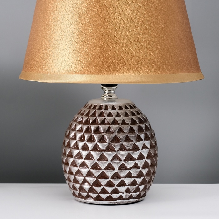 Настольная лампа с абажуром RISALUX «Джейн», Е14, 40 Вт, коричневый, 22.5×22.5×31.5 см Настольная лампа с абажуром RISALUX «Джейн», Е14, 40 Вт, коричневый, 22.5×22.5×31.5 см