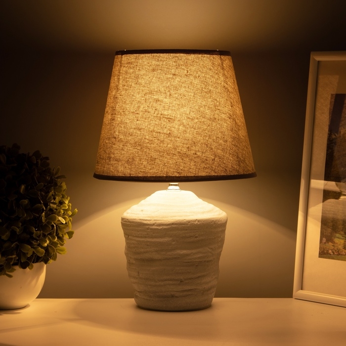 Настольная лампа с абажуром RISALUX «Небраска», 1×40 Вт, Е27, серый, 20×20×32 см Настольная лампа с абажуром RISALUX «Небраска», 1×40 Вт, Е27, серый, 20×20×32 см