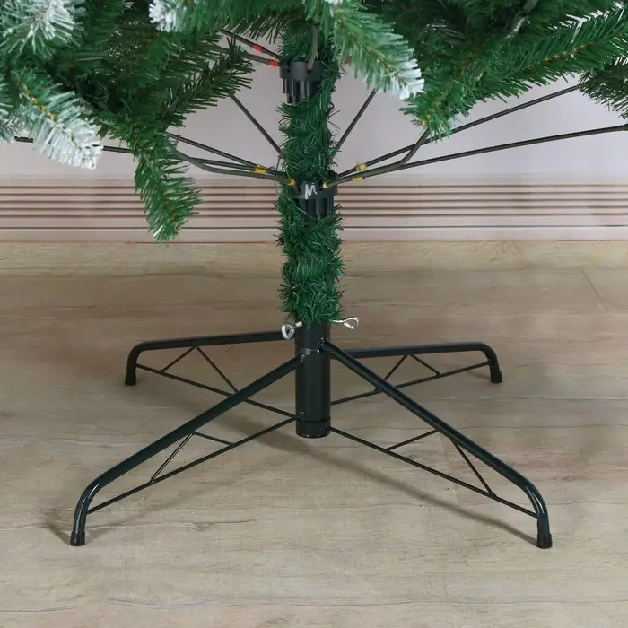 Искусственная ёлка с инеем &laquo;Зимнее волшебство. Ягодка&raquo;, 270 см, 1850 ПВХ веток на крючках