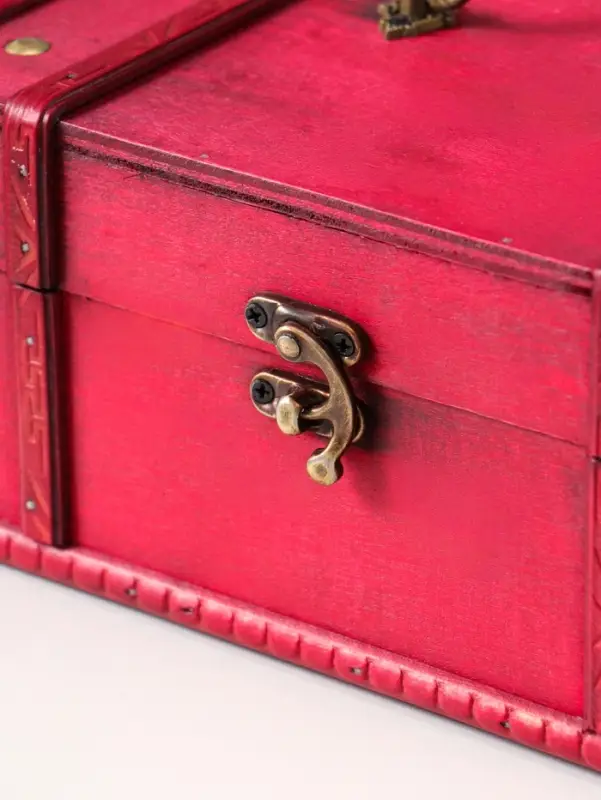 Шкатулка для украшений &laquo;Сундучок. Средневековье&raquo;, дерево, с клёпками, 9.5&times;22&times;15.5 см