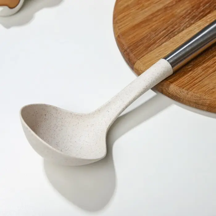 Половник кухонный Доляна «Лёгкость», 32,5 см, цвет бежевый Половник кухонный Доляна «Лёгкость», 32,5 см, цвет бежевый