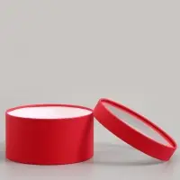 Подарочная коробка круглая, красная, завальцованная с окном, 21&times;11 см