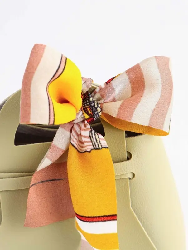 Кожанная подарочная сумочка 13 х12 х 5,5 см оливковая Кожанная подарочная сумочка 13 х12 х 5,5 см оливковая