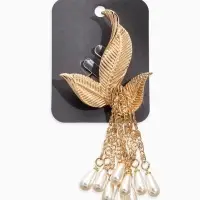 Брошь "Птица с жемчужным хвостом", цвет белый в золоте Брошь "Птица с жемчужным хвостом", цвет белый в золоте