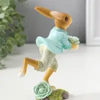 Сувенир полистоун "Зайчик в голубом пиджаке с декоративной капустой" 15 см