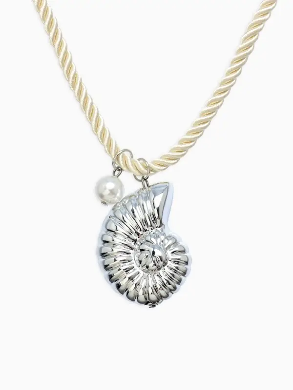 Кулон на шнурке &laquo;Ракушка&raquo;, бело-серебристый