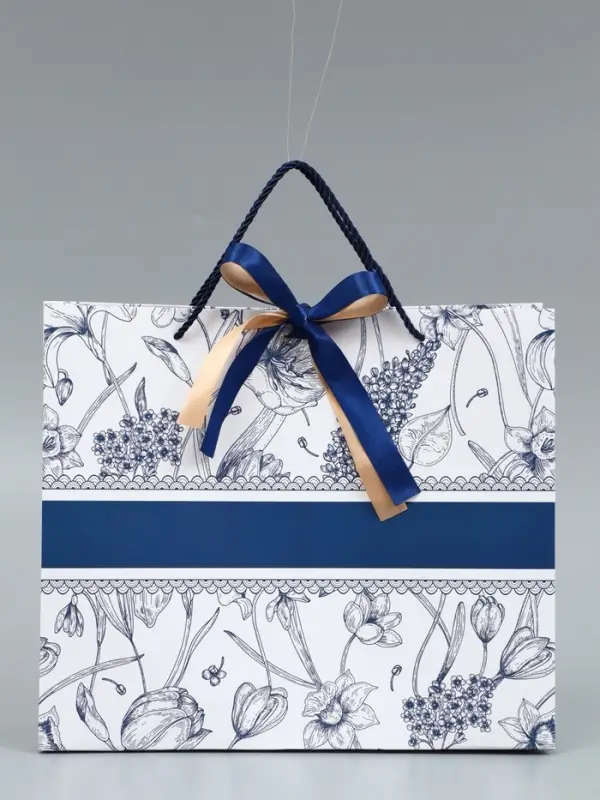 Пакет подарочный "Цветы", с бантом, 35 х 30 х 10 см