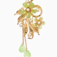 Брошь с жемчугом "Цветы", цвет светло-зеленый в золоте Брошь с жемчугом "Цветы", цвет светло-зеленый в золоте