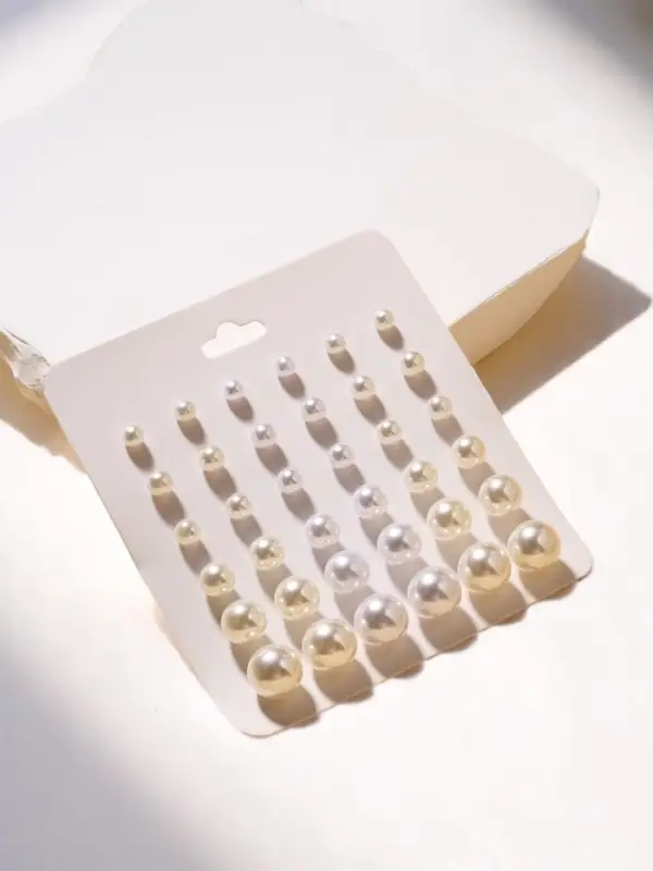 Серьги пусеты 18 пар &laquo;Рэйчел&raquo;, бусина d=5-12 мм, молочно-белые