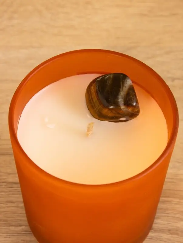 Свеча в стекле с камнем Manifest пачули 200 гр соевый воск Свеча в стекле с камнем Manifest пачули 200 гр соевый воск